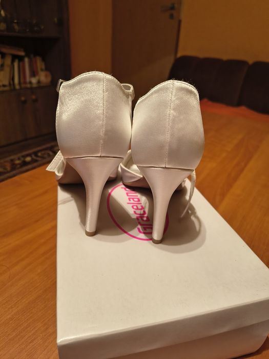 Nowe buty na szpilce