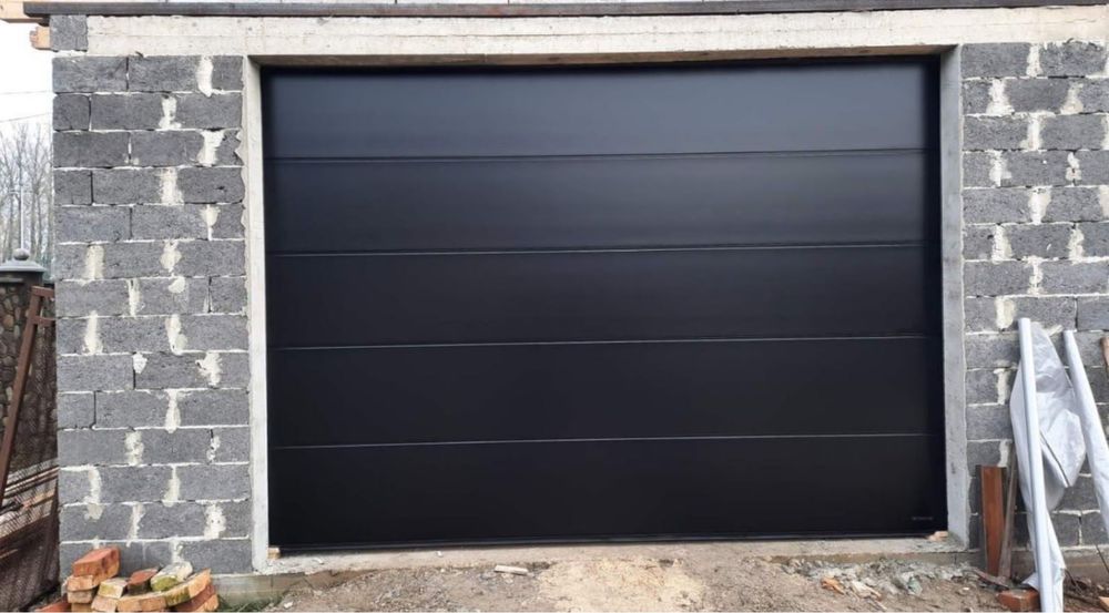 Продаю ворота секційні з автоматикою / гаражні ролети