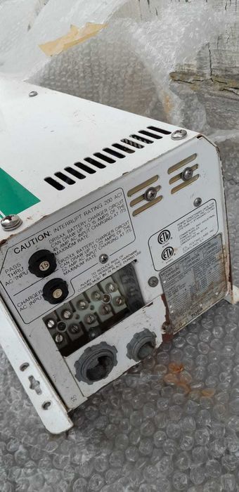 Trace Engineering DR Series Power Inverter/Charger DR1512   *Bateria*