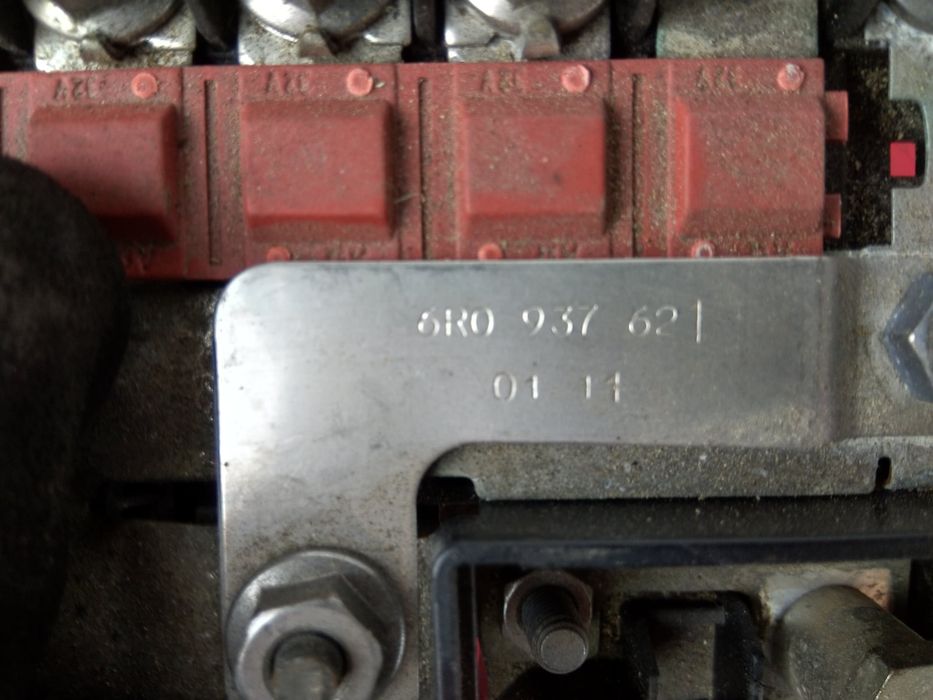 Caixa dos Fusíveis da Bateria 6R0937621 - AUDI A1