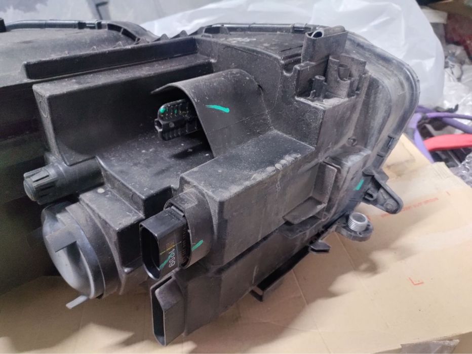 Фара права Фольксваген Тігуан 2