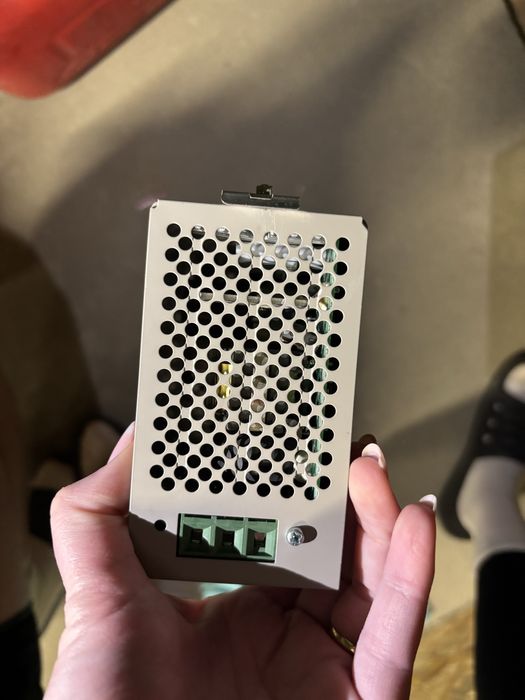 Zasilacz przemyslowy do szyn DIN