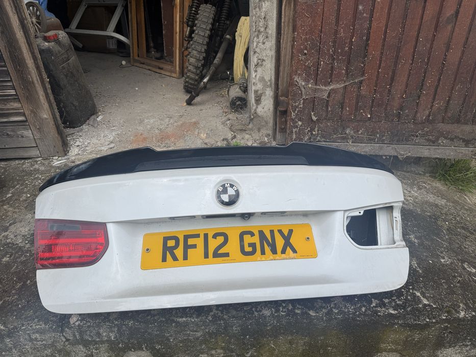 Bmw F30 2012 tylna klapa z lotką biała A96 kod lakieru