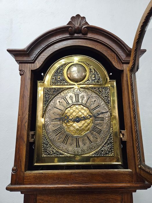 Stojący francuski zegar ludwikowski /