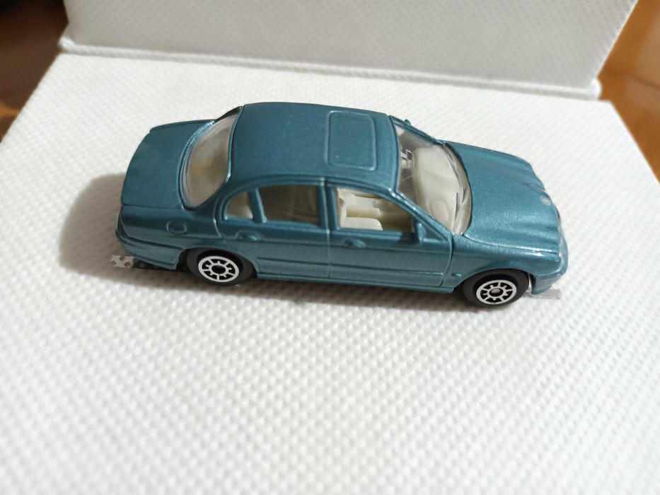 Mimiaturas 1/64 Welly CM2