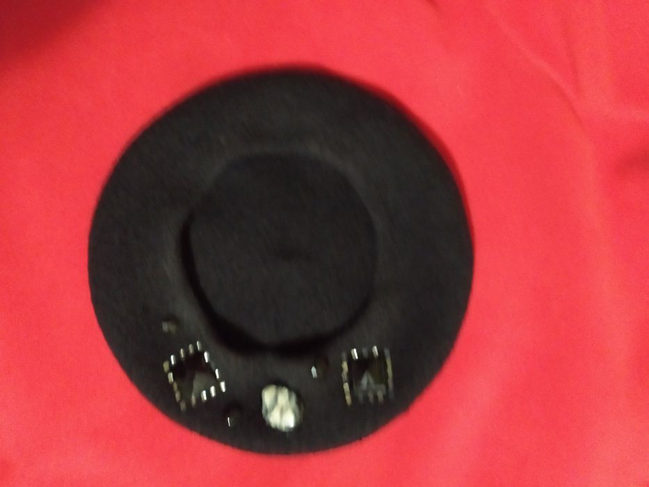 Берет с натуральными камнями