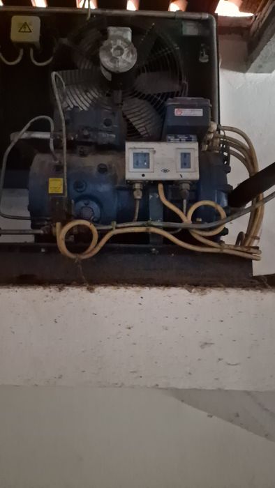 Câmara frigorífica 28m2 completa com motores