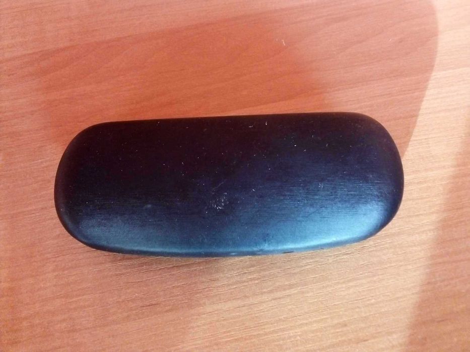 Etui na okulary czarne