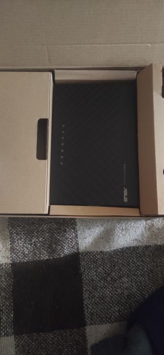 Блютуз Наушники едифер и роутер Асус без блока питания.Все рабочее