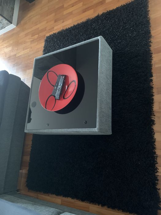 Carpetes sala em bom estado conservacao