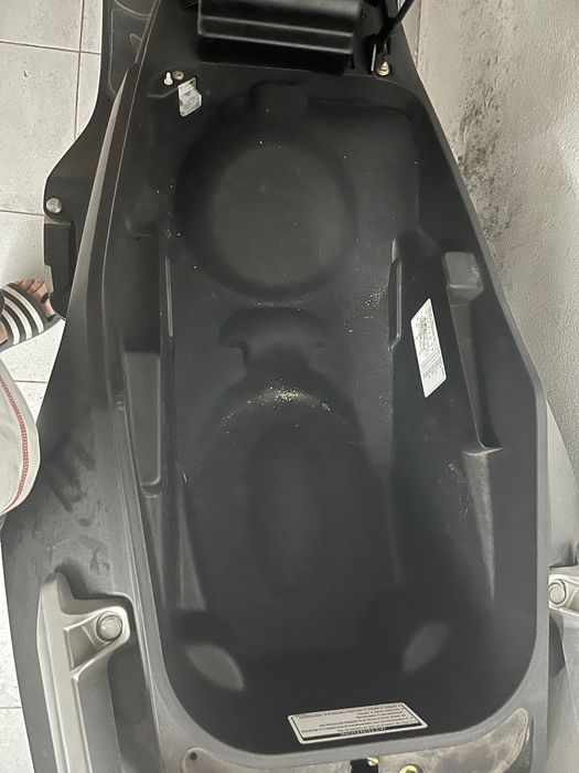 Daelim 125 fi só com 8200km