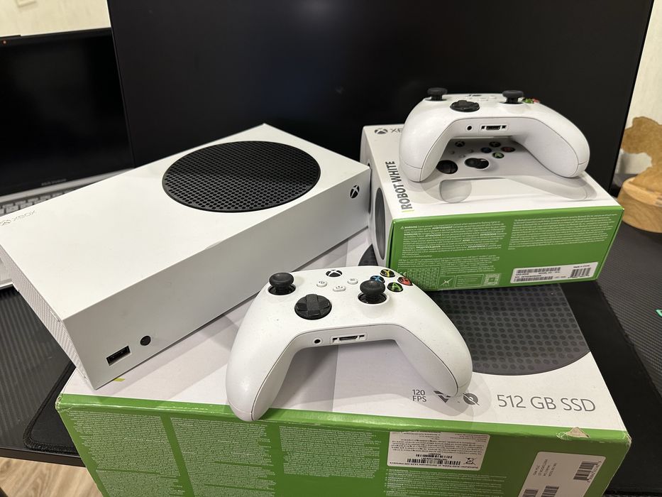 Xbox series s, 2 геймпади