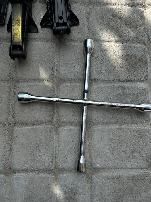 Домкраты,Домкрат оригінал Toyota  Kia