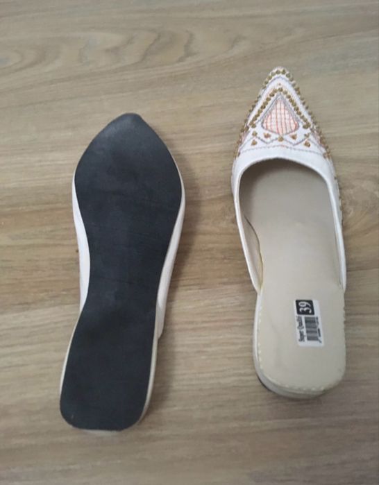 Babuchas marroquinas em pele – tamanho 39 (novas)