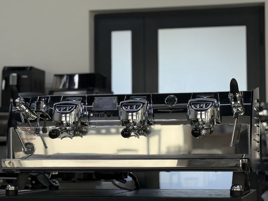 Професійна кавоварка Victoria Arduino VA 388 Black Eagle T3