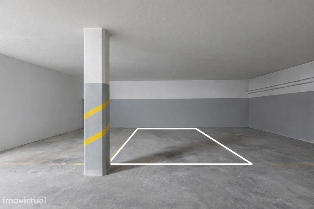 Apartamento T1 com Varanda em Canelas
