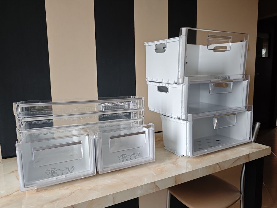 Szuflady półki i inne do lodówki hotpoint ariston ebm 18220f stan bdb
