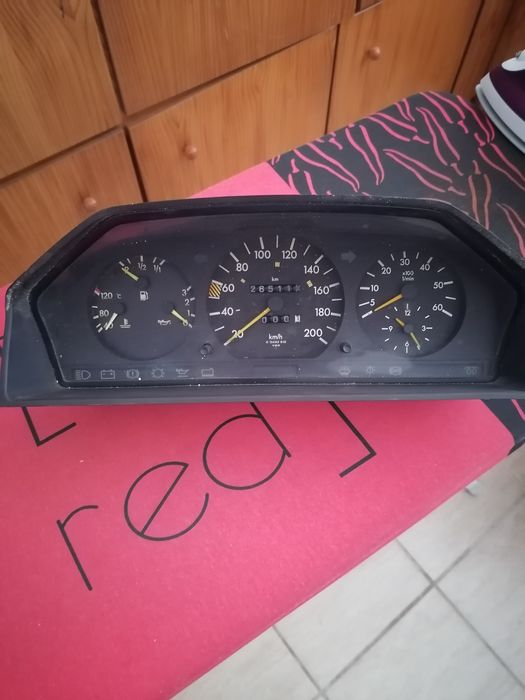 Octicas consola quadrante de Mercedes 124 em bom edtado