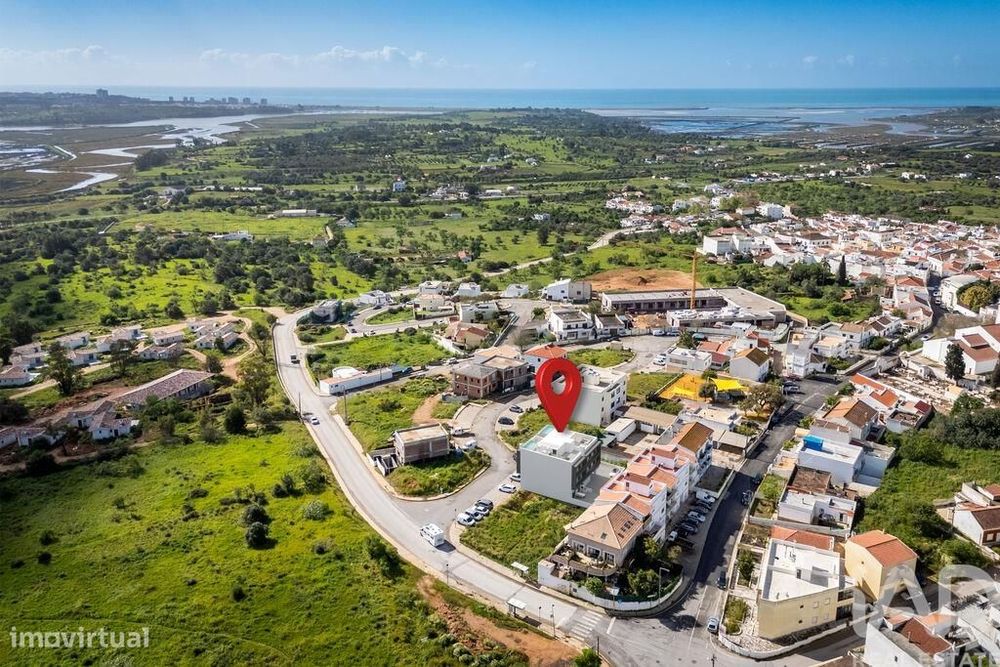 Apartamento T3 em Mexilhoeira Grande de 118,00 m2