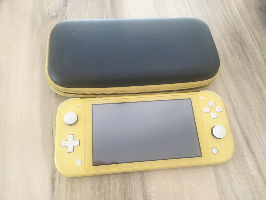 Nintendo Switch Lite amarela
