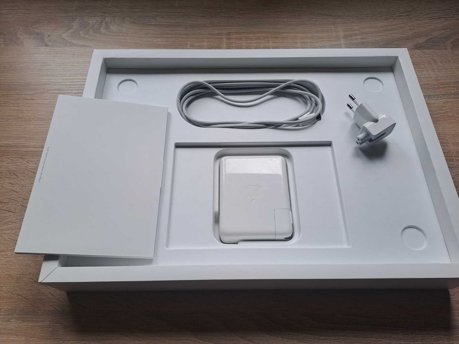 MacBook Pro M1 Max 16'' 64GB RAM dysk 4TB 10 cores z pudełkiem