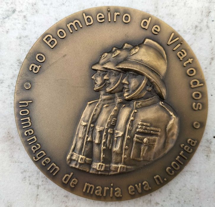 Medalhas alusivas a Associações de Bombeiros.