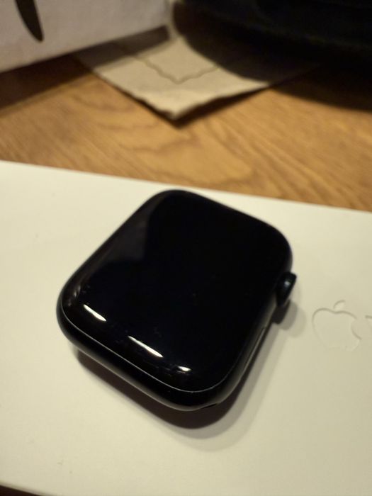 Sprzedam Apple Watch Series 7 w wersji GPS + Cellular (LTE)