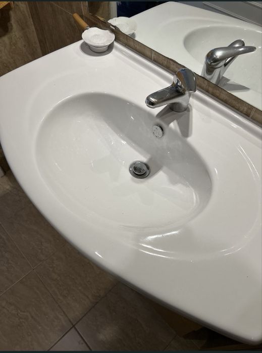 Móvel de Casa de Banho + Torneira