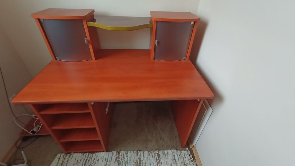 Solidne duże biurko