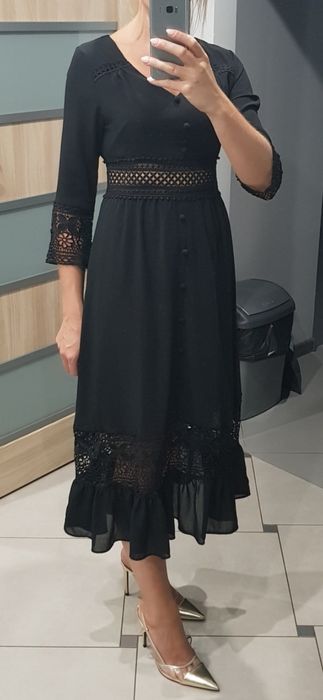 Czarna sukienka z gipiurą M