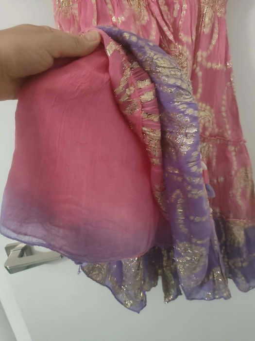 Różowo fioletowa sukienka w stylu boho Bibione
