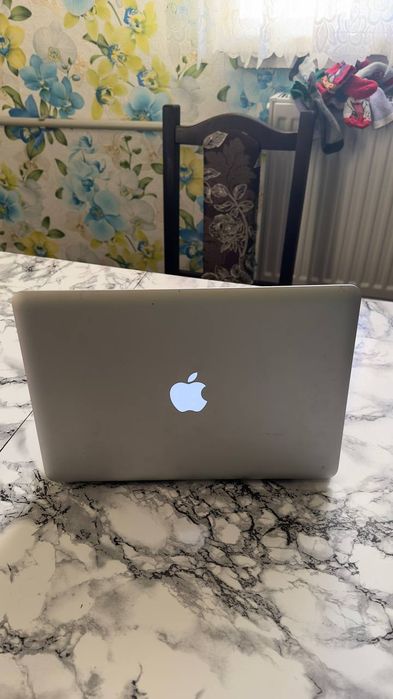 Продам MacBook Pro (13-inch, 2012р)