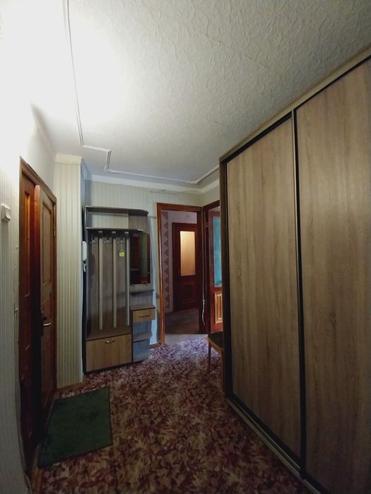 Сдам хорошую 2 комнатную квартиру! Метро!