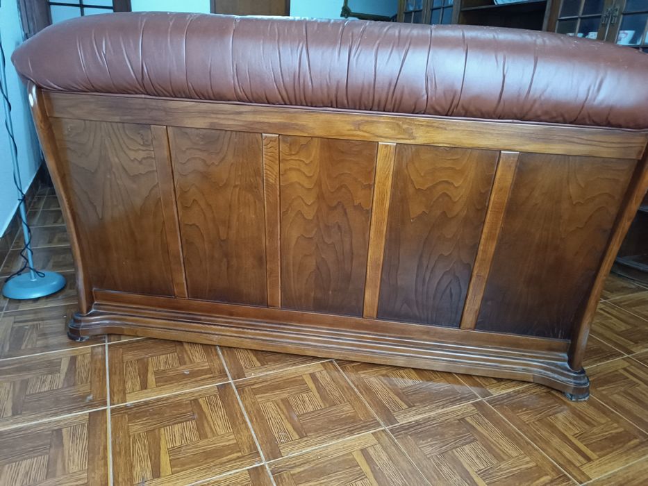 Sofá em Pele Castanho