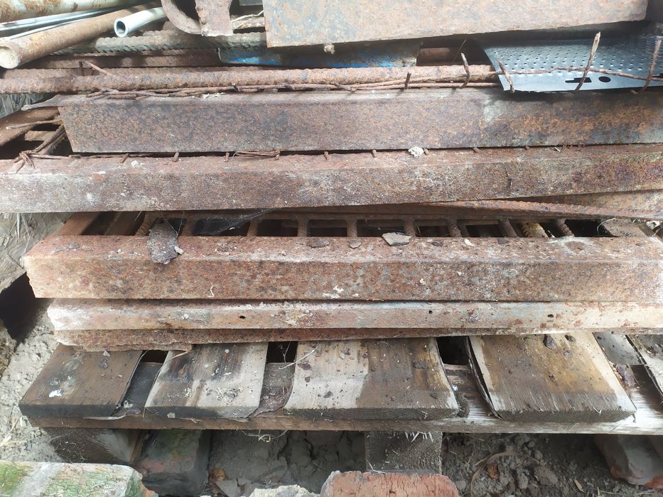 Клітка для свиней.