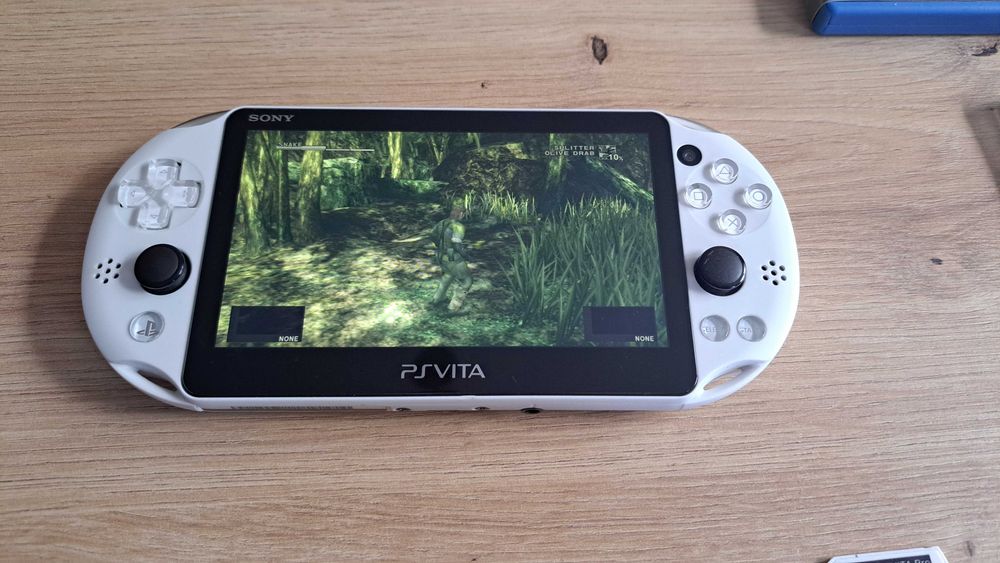 Konsola PS Vita PCH-2000 White + oryginalna karta 32 GB + GRY