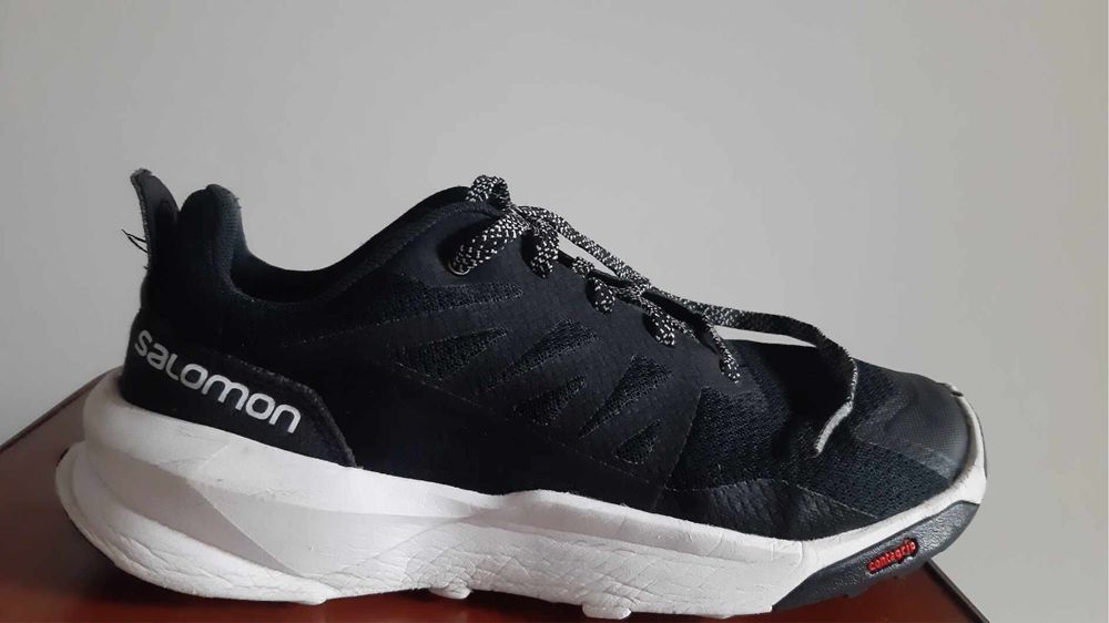 Кросівки фірмові