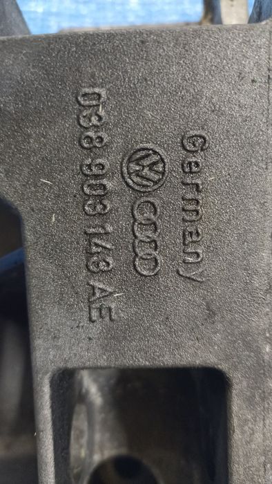 Кронштейн кріплення генератора VW AUDI SKODA 1.9 TDI 96 KW 130 к.с.