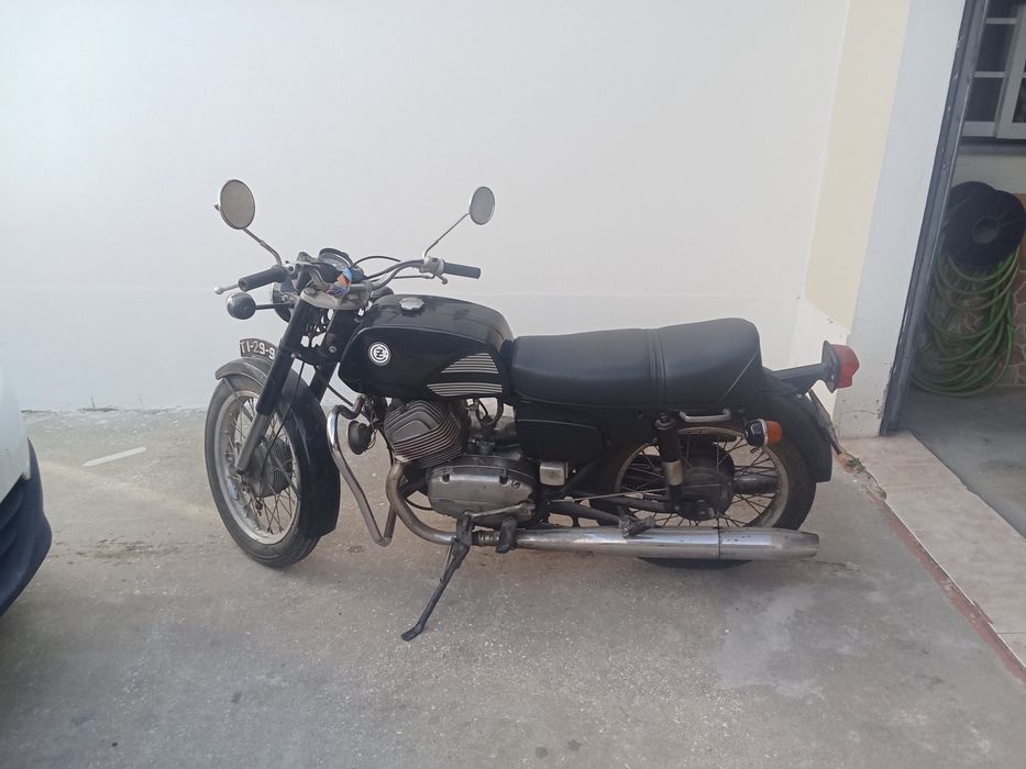 Motas  jawa em bom estádo