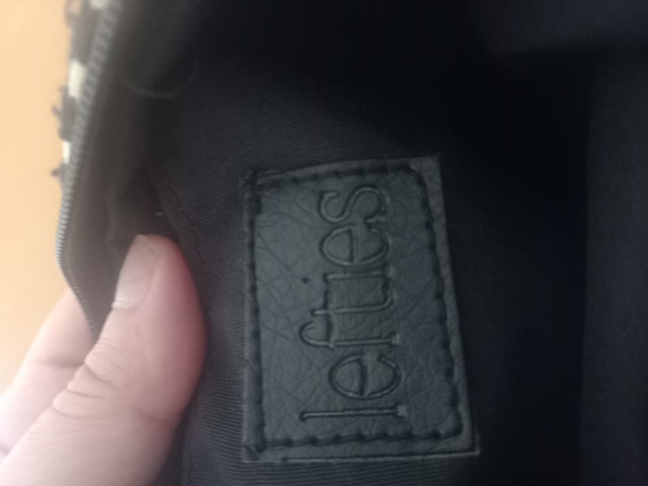 Pochete Lefties ptets e dourada