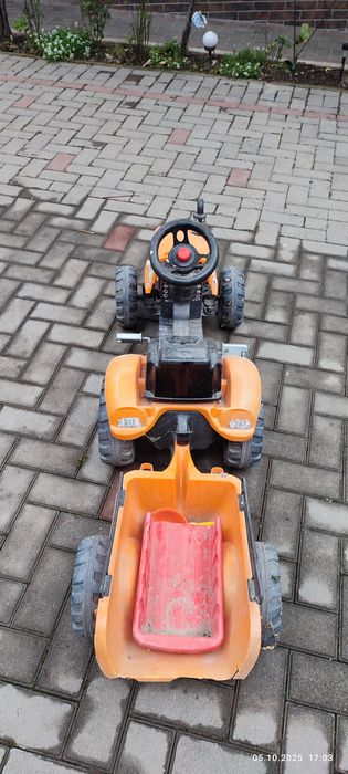 Продам дитячий трактор на педалях