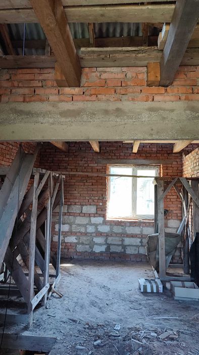 Продам двоповерховий будинок в центрі Літина, 31 сот. світло газ