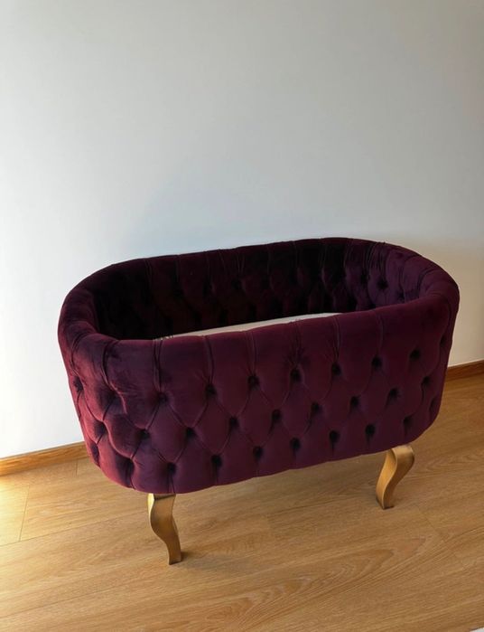 Berço redondo roxo com dossel
