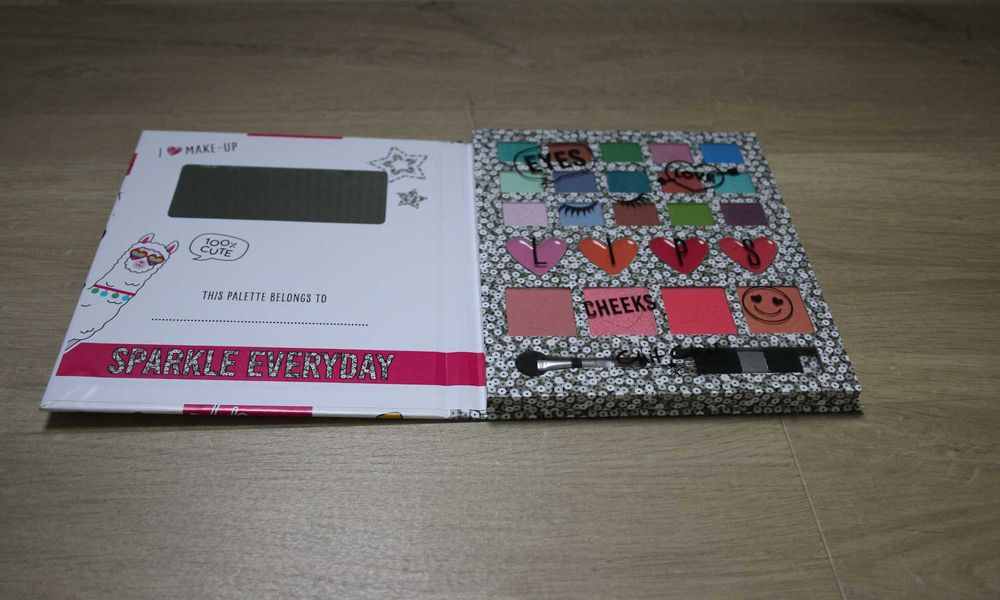 Paleta do makijażu Chit Chat Color Book