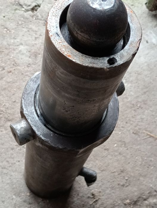 Siłownik do przyczepy