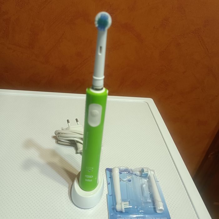 Продам электро щётку BRAUN