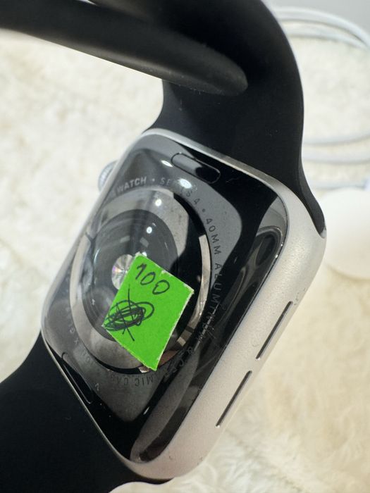 Apple watch 4 40mm Silver акумулятор 100%