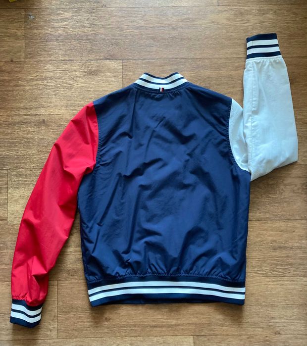 Бомбер-ветровка легкая Tommy Hilfiger. Размер S.