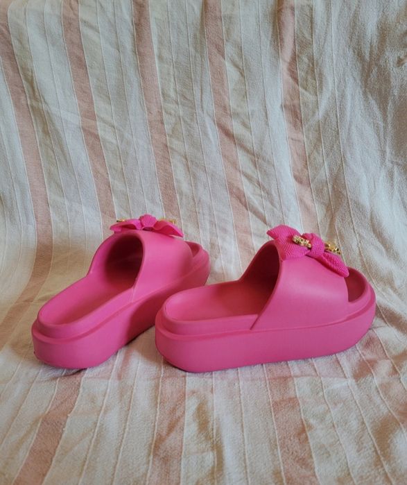 Chinelos abertos/slide 40-41