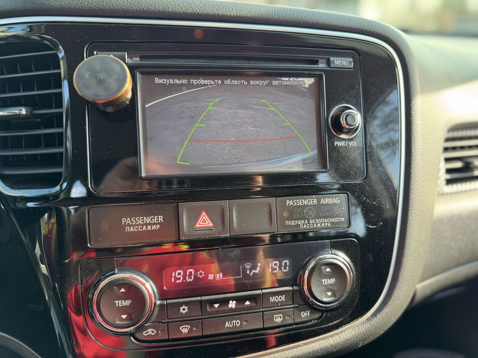 Офіційний Mitsubishi Outlander 2.4 газ/бензин Автомат , повний привід